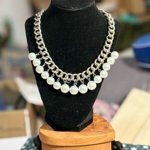 Elegant Silver and Pearl Necklace